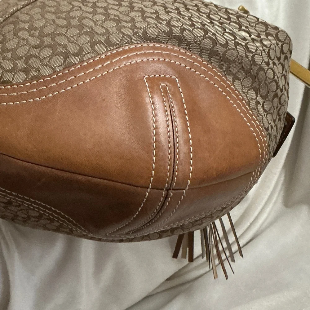 Coach Vintage 2006 Signature Tan & Brown Hobo Shoulder Bag (EUC) 🤩